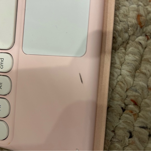 Pink iPad Case with Keyboard and Mouse - Picture 3 of 3